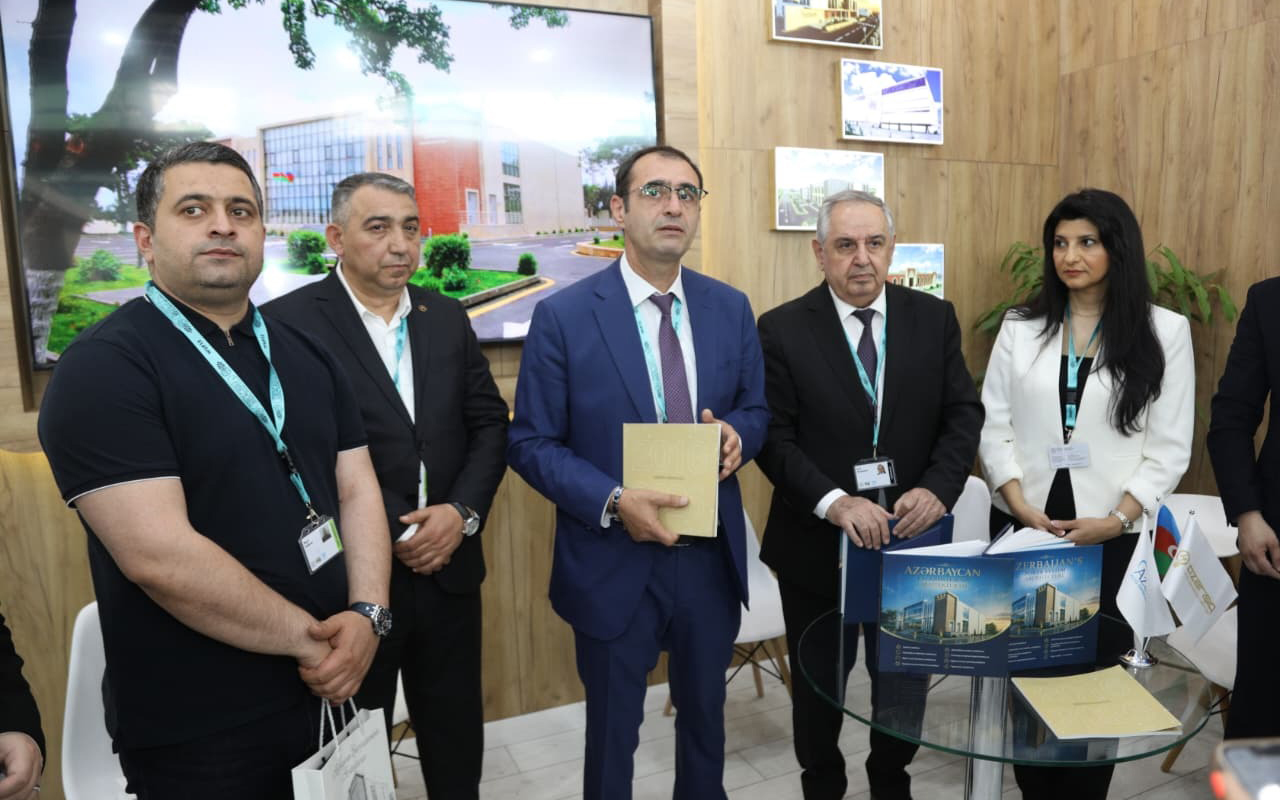 azerenerji-ve-azerisiq-wuf13-de-iki-muhum-nesrin-teqdimatini-kecirdi