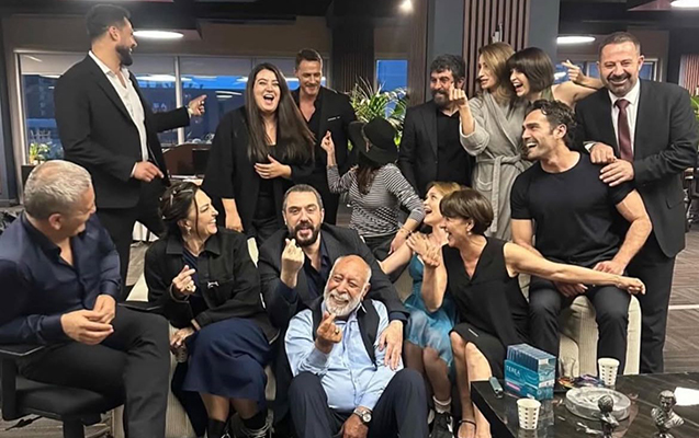yeraltinin-sezon-finalini-birlikde-izlediler