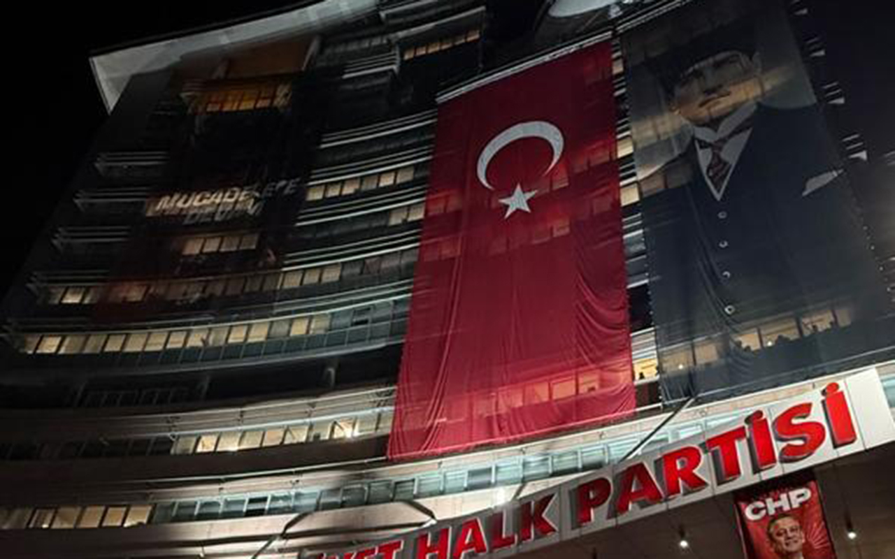 kilicdaroglu-ozgur-ozel-ve-terefdarlarini-chp-merkezi-qerargahindan-yolladi