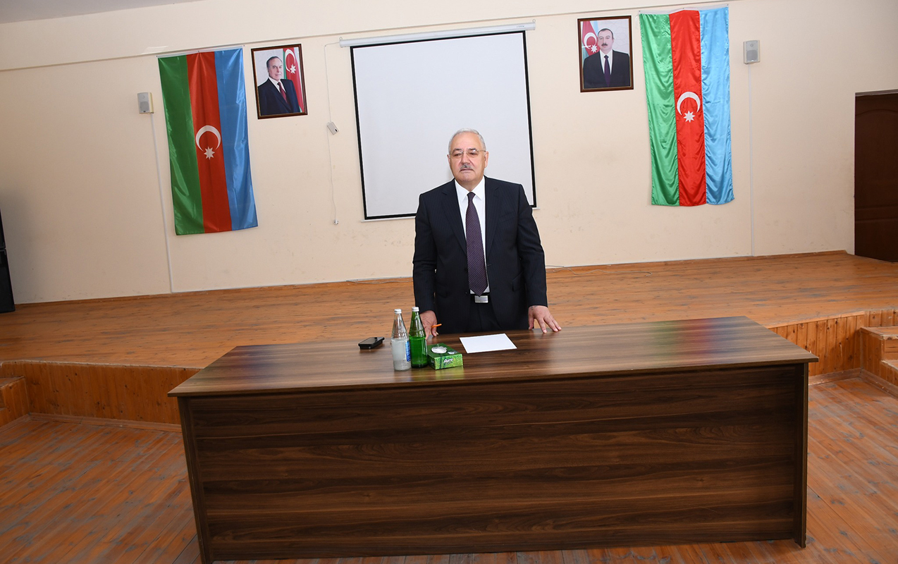 vaqif-hesenov-may-ayinda-bir-nece-seyyar-qebul-kecirib