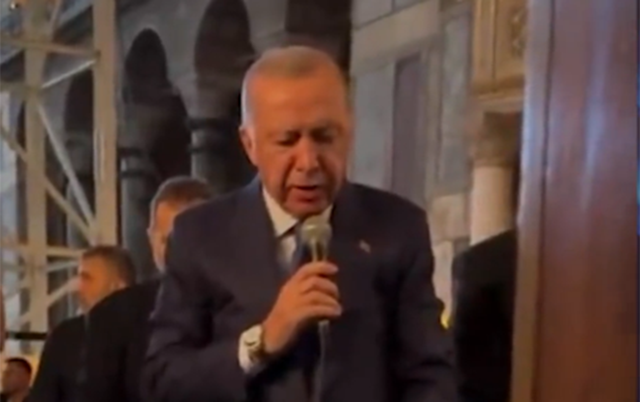 erdogan-ayasofyada-quran-oxudu