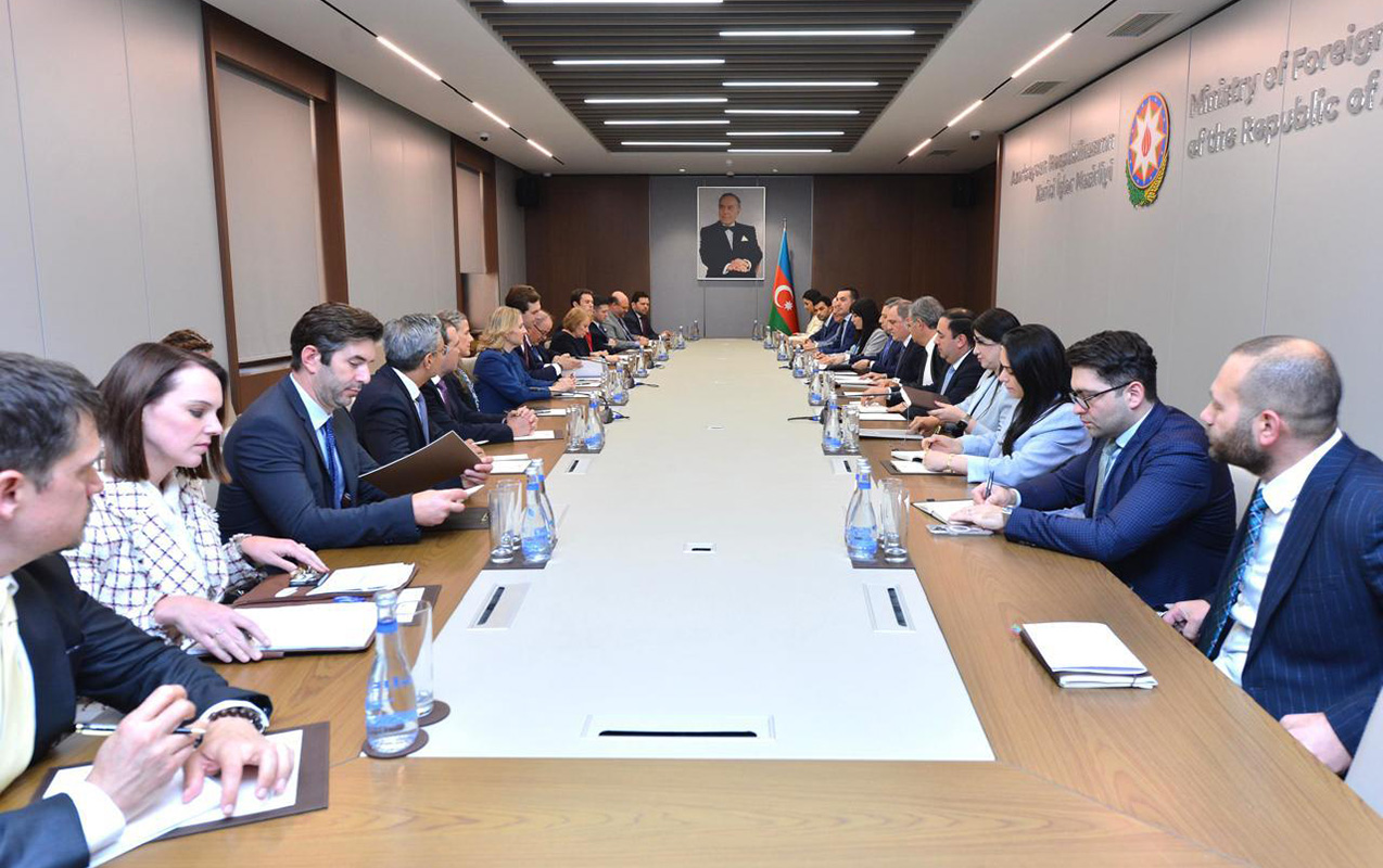 bayramov-kaleb-orrla-tripp-layihesinin-icrasi-meselelerini-muzakire-etdi