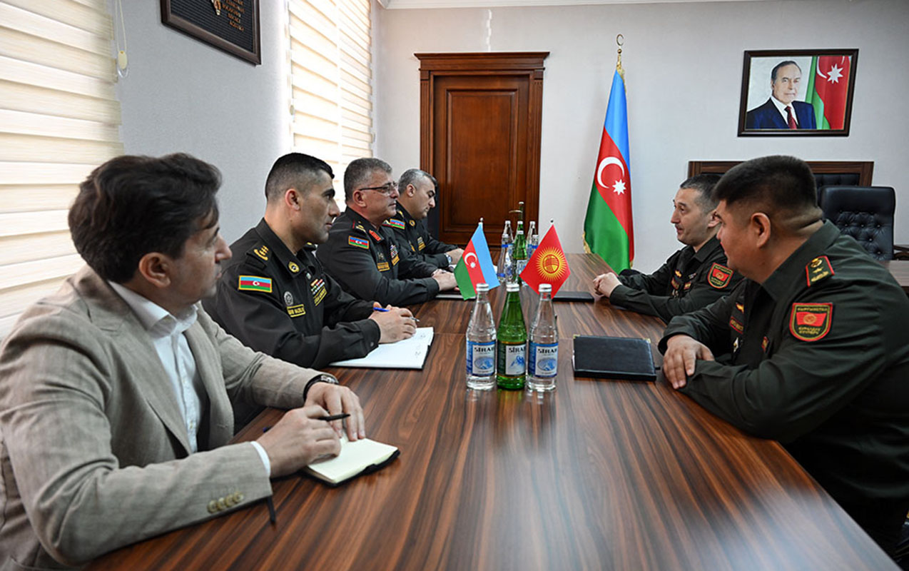 herbi-tehlukesizlik-sahesinde-qirgizistan-numayendeleri-ile-gorus-kecirildi