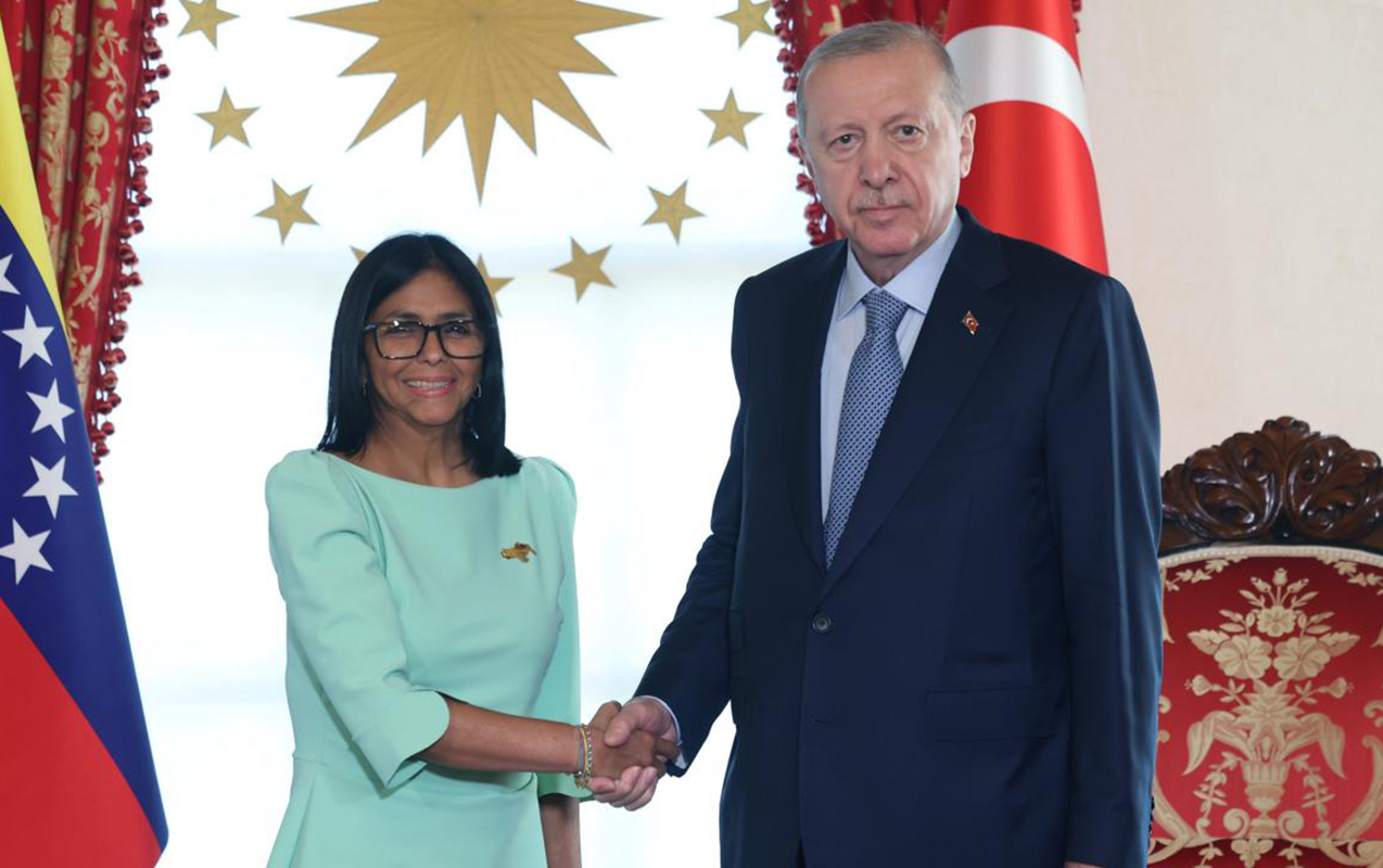 erdoganin-deveti-ile-turkiyeye-getdi