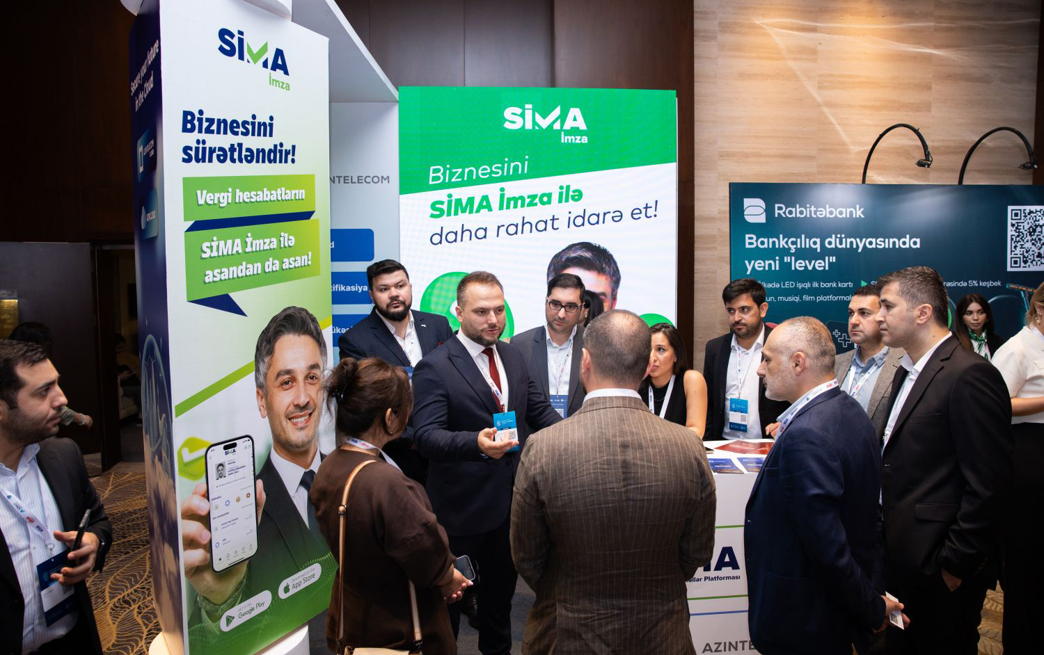 sima-helleri-beynelxalq-maliyye-ve-bankciliq-sammitinde