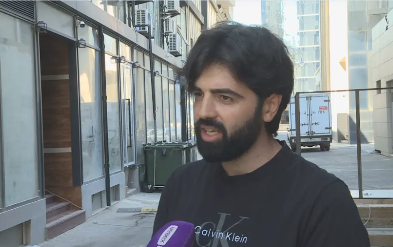 deyirdi-lift-islemir-qohum-eqrebalarinin-qaldigi-mertebelere-qalxirmis