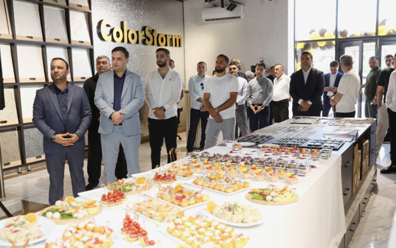 colorstormun-abseron-ticaret-merkezinde-boyuk-magaza-ve-showroom-acilisi