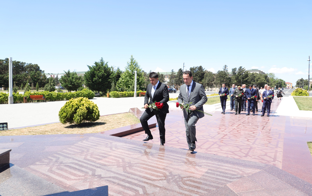 neftcalada-tibb-iscilerinin-pese-bayrami-qeyd-olundu