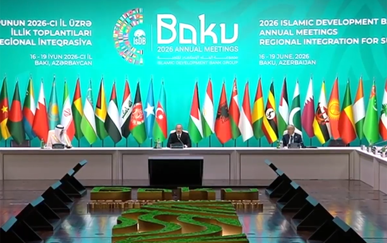 ilham-eliyev-bakida-acilis-merasiminde-cixis-edir