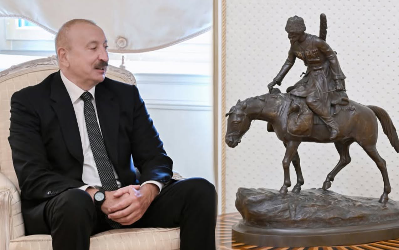 prezidentin-is-kabinetinde-tekce-bu-heykel-var