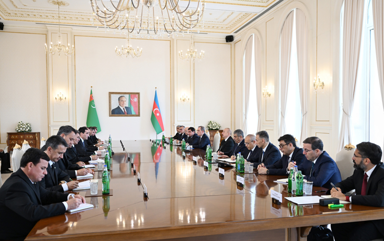 eliyevle-berdimehemmedov-genis-terkibde-gorusdu