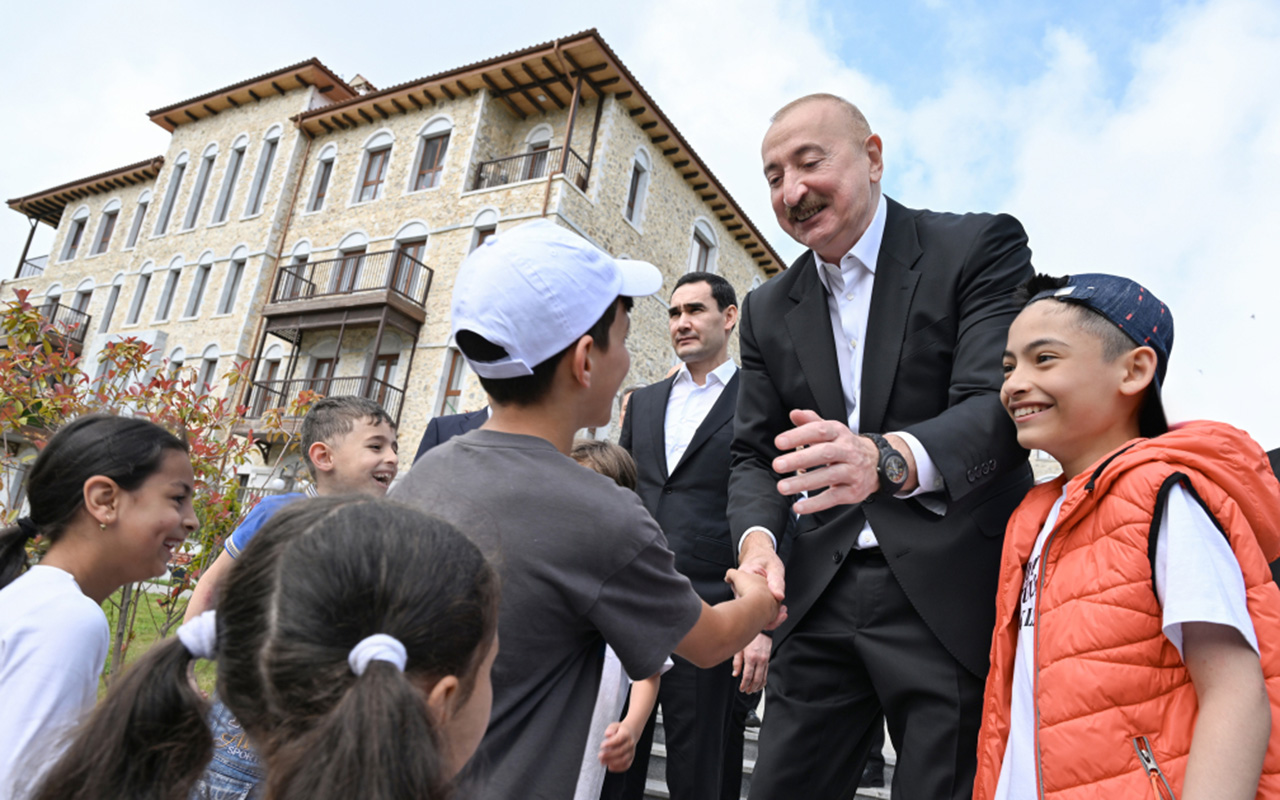 prezidentler-susada-insa-edilmis-birinci-yasayis-kompleksinde-olublar