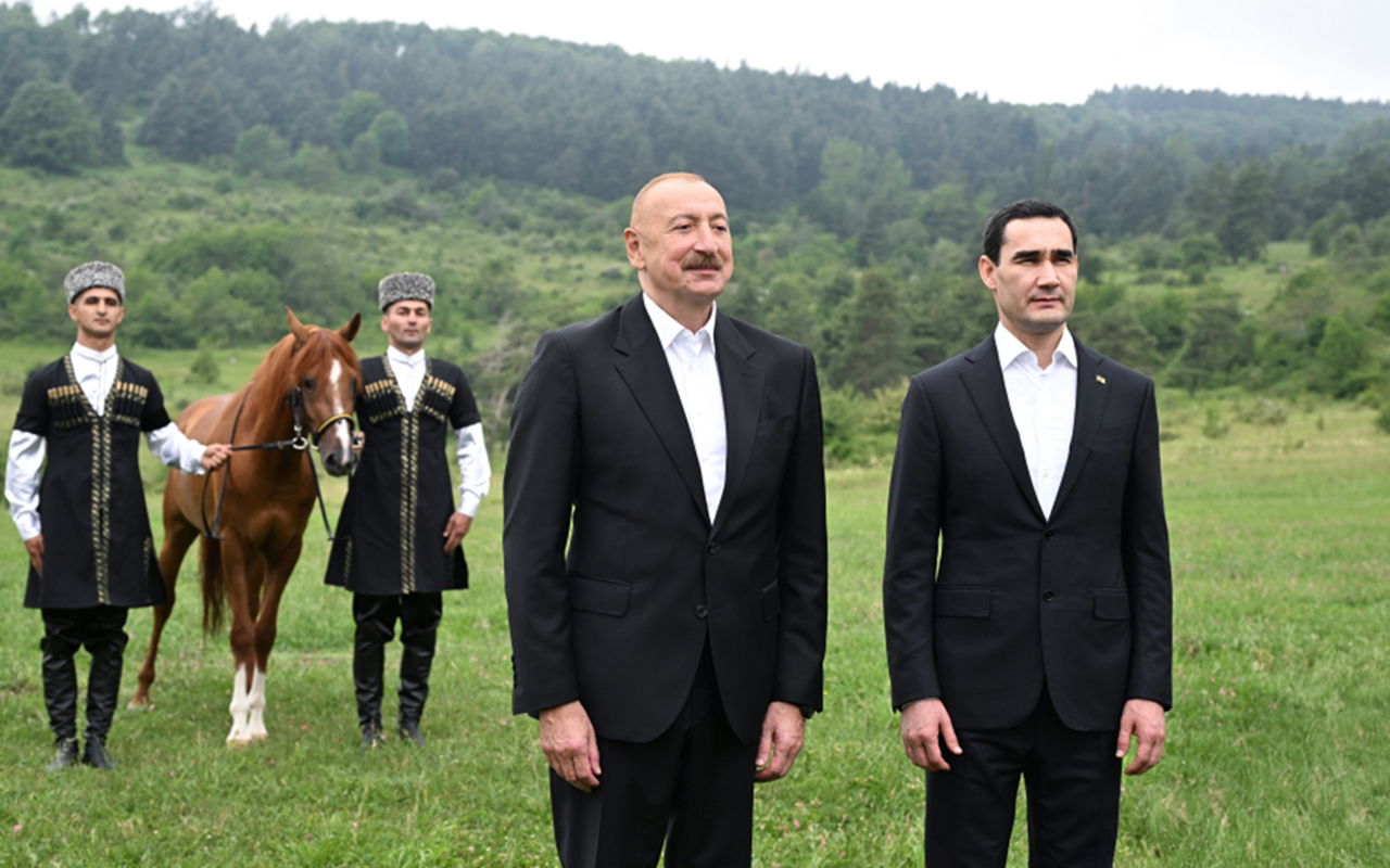 prezidentin-hemkari-ile-tarixi-gorusunden