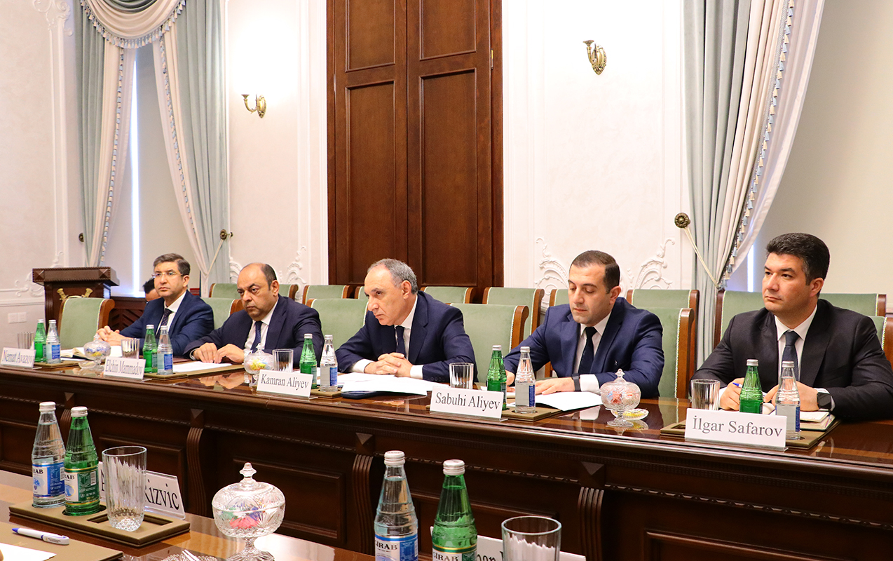 bas-prokuror-itkin-dusmus-sexsler-uzre-beynelxalq-komissiyanin-icmp-bas-direktoru-ile-gorusdu