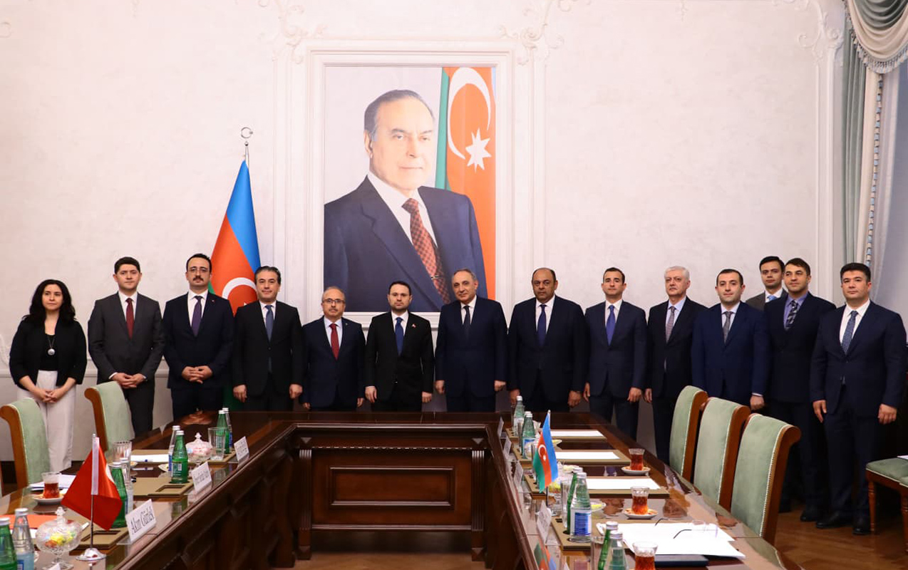 kamran-eliyev-turkiyenin-edliyye-naziri-akin-gurlekle-gorusdu