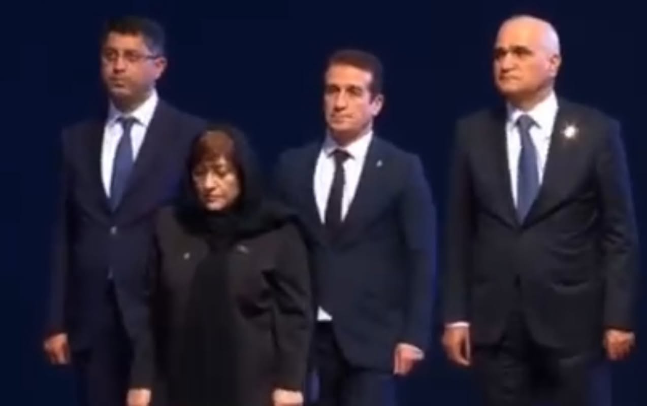 azerbaycan-resmileri-xamenei-ile-vida-merasiminde