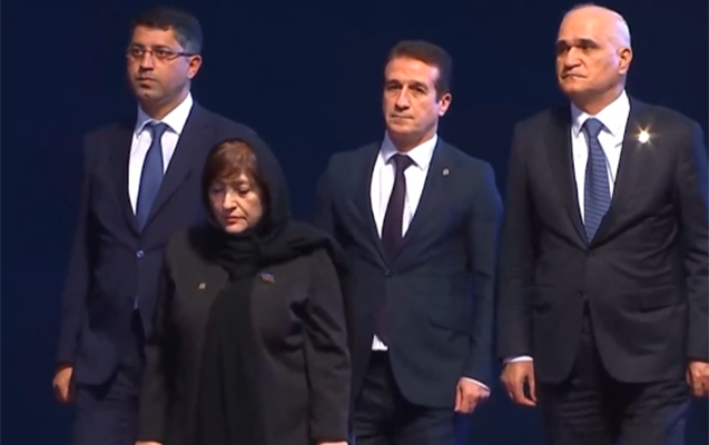 azerbaycan-resmileri-xamenei-ile-vida-merasiminde