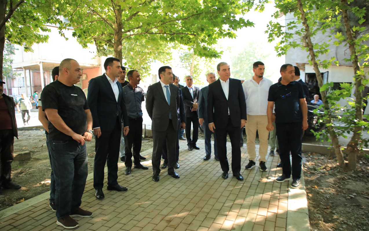 niyazi-bayramov-abad-mehelle-layihesi-cercivesinde-gorulen-islerle-tanis-oldu
