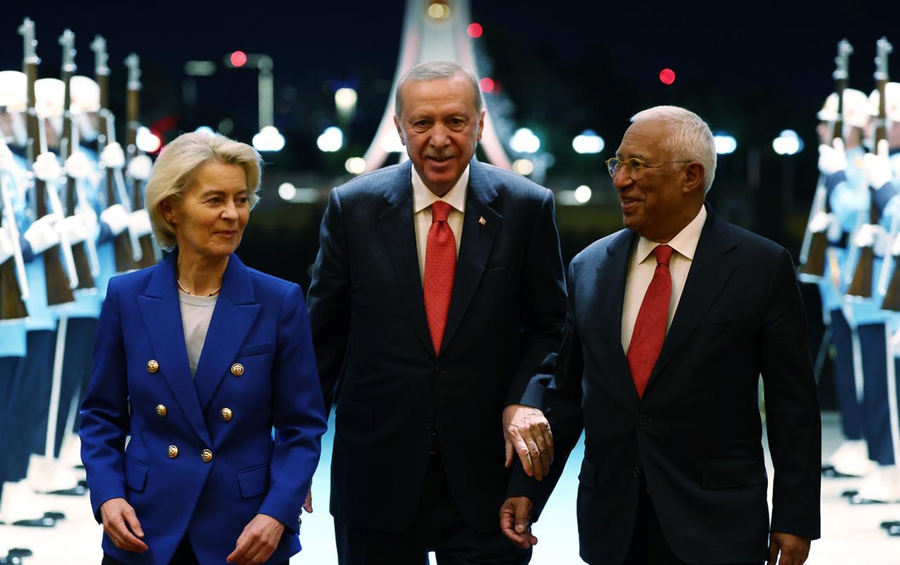 erdoganin-hediyye-etdiyi-bahali-tapancalari
