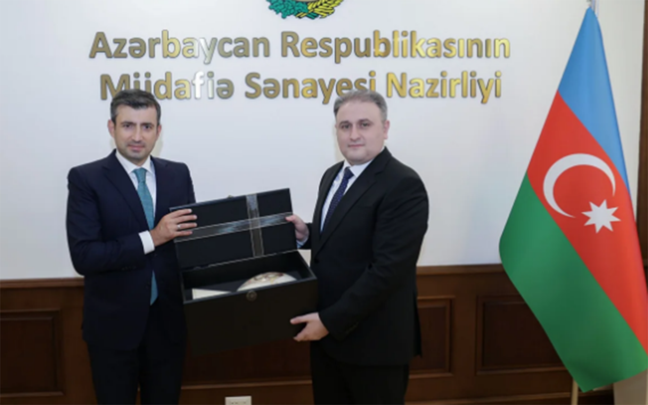 vuqar-mustafayev-selcuk-bayraktarla-gorusdu