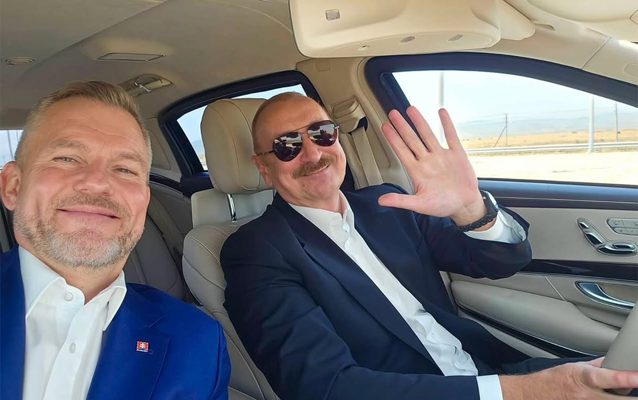 prezidentin-masininda-selfi-cekdi