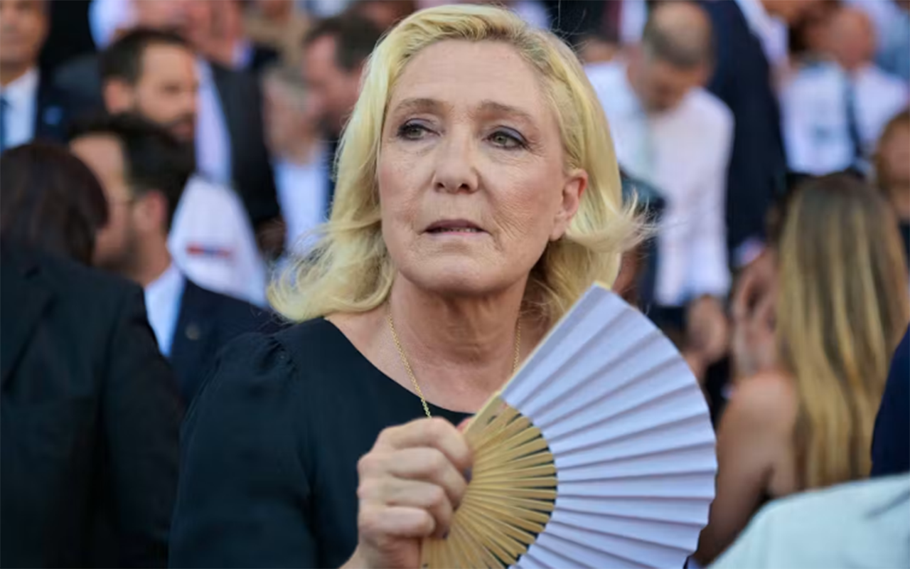 dunyanin-en-varli-adami-le-pene-destek-oldu