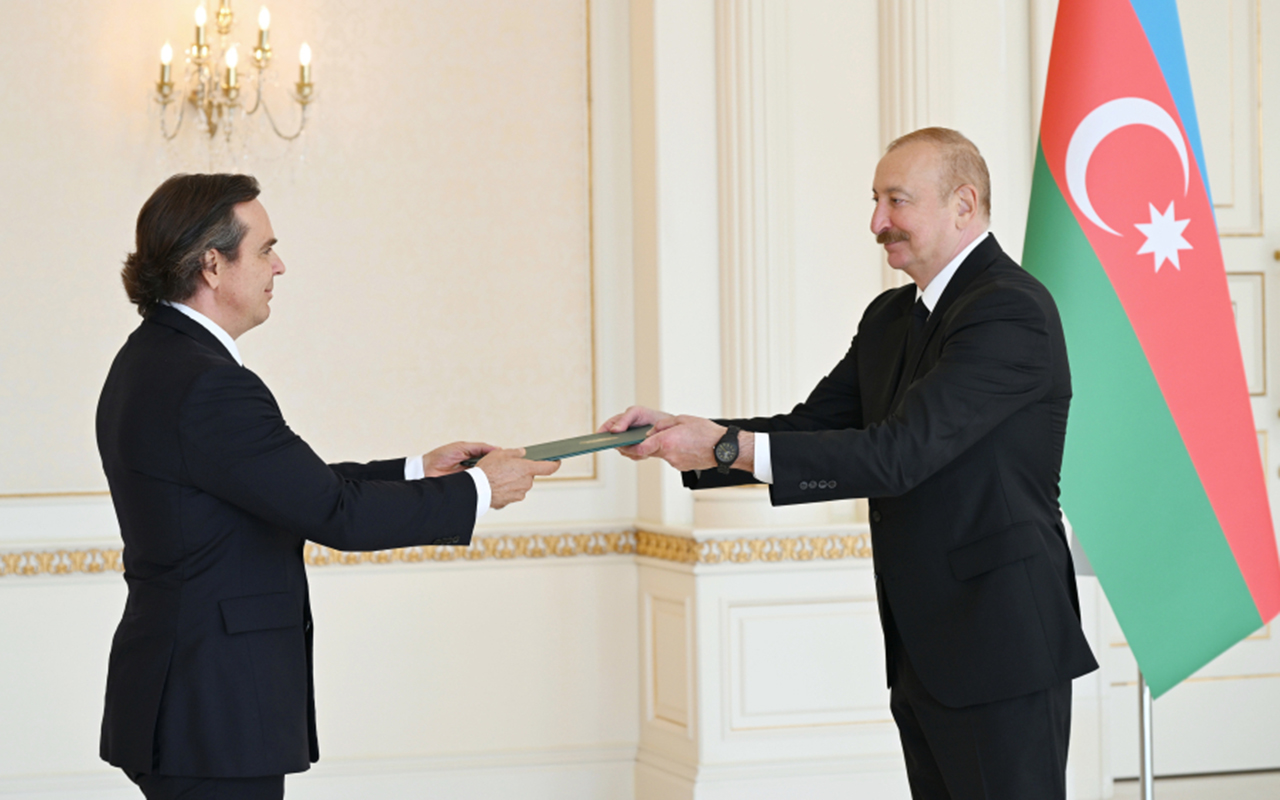 prezident-yeni-sefiri-qebul-etdi