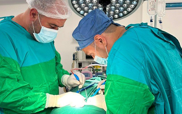 referans-medipark-hospitalda-regionda-ilk-neyrocerrahiyye-emeliyyati-ugurla-icra-olunub