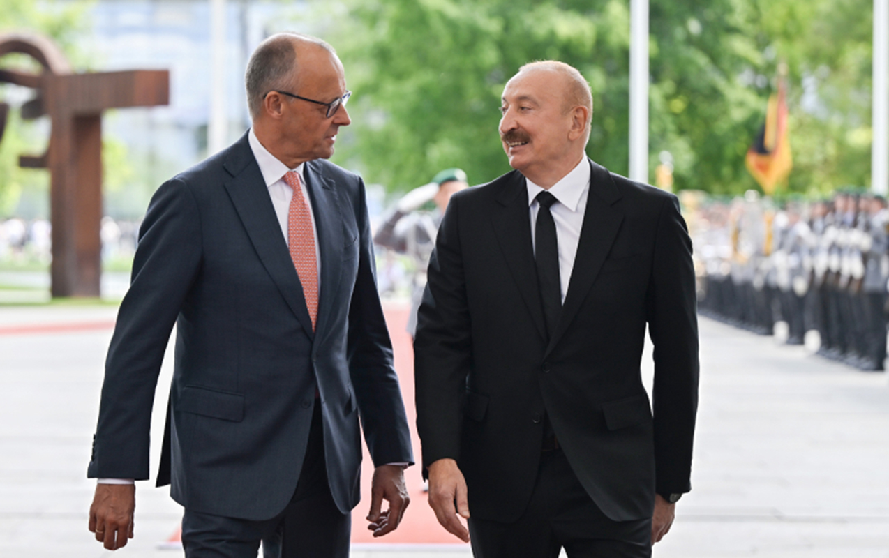 eliyev-berlinde-resmi-qarsilandi