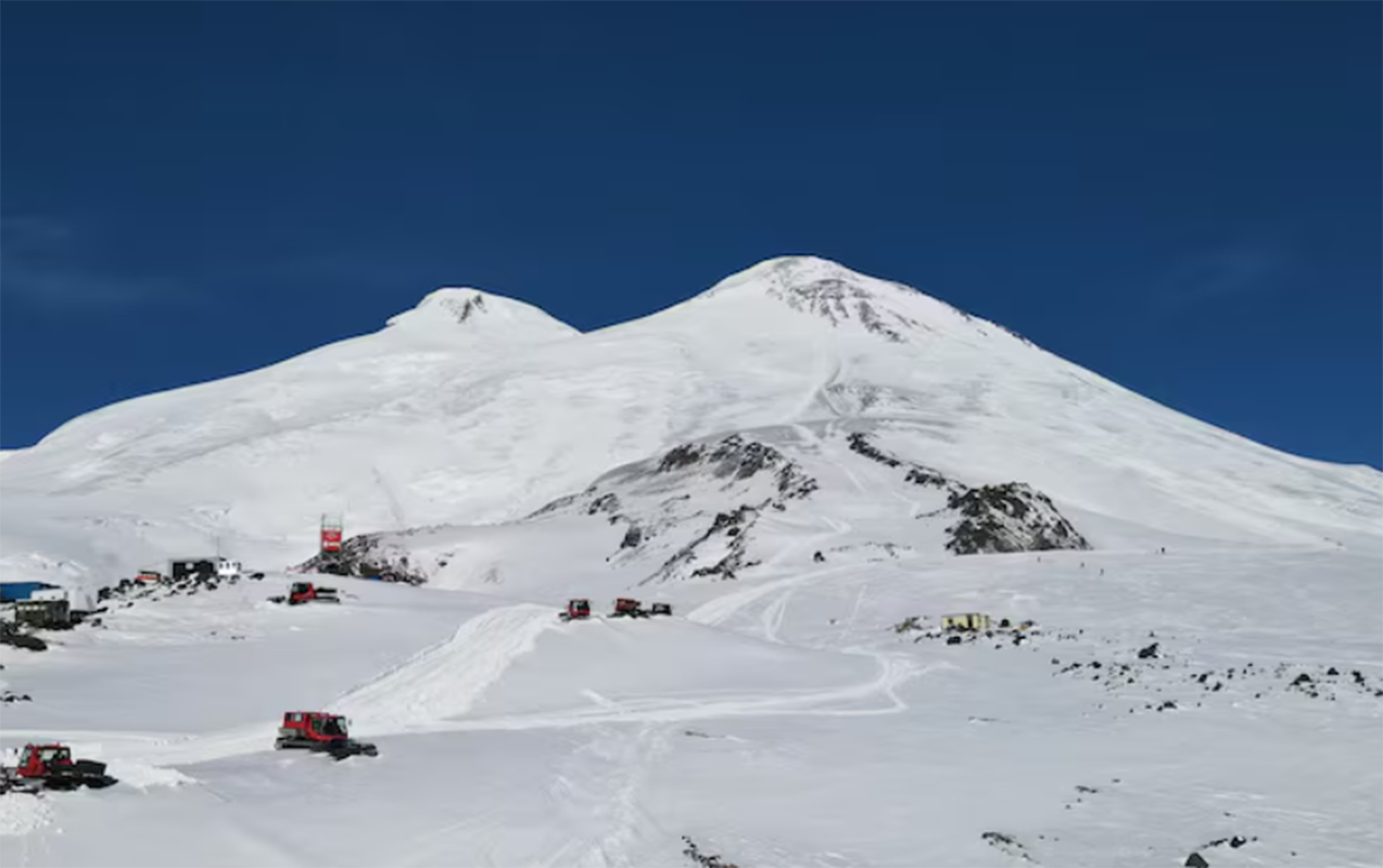 elbrusda-bes-alpinist-helak-oldu