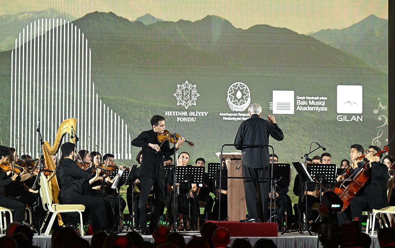 xv-qebele-beynelxalq-musiqi-festivalinin-acilisi-oldu
