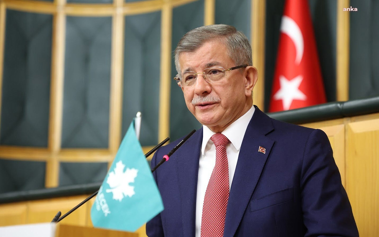 ehmed-davudoglu-siyasetden-getdi