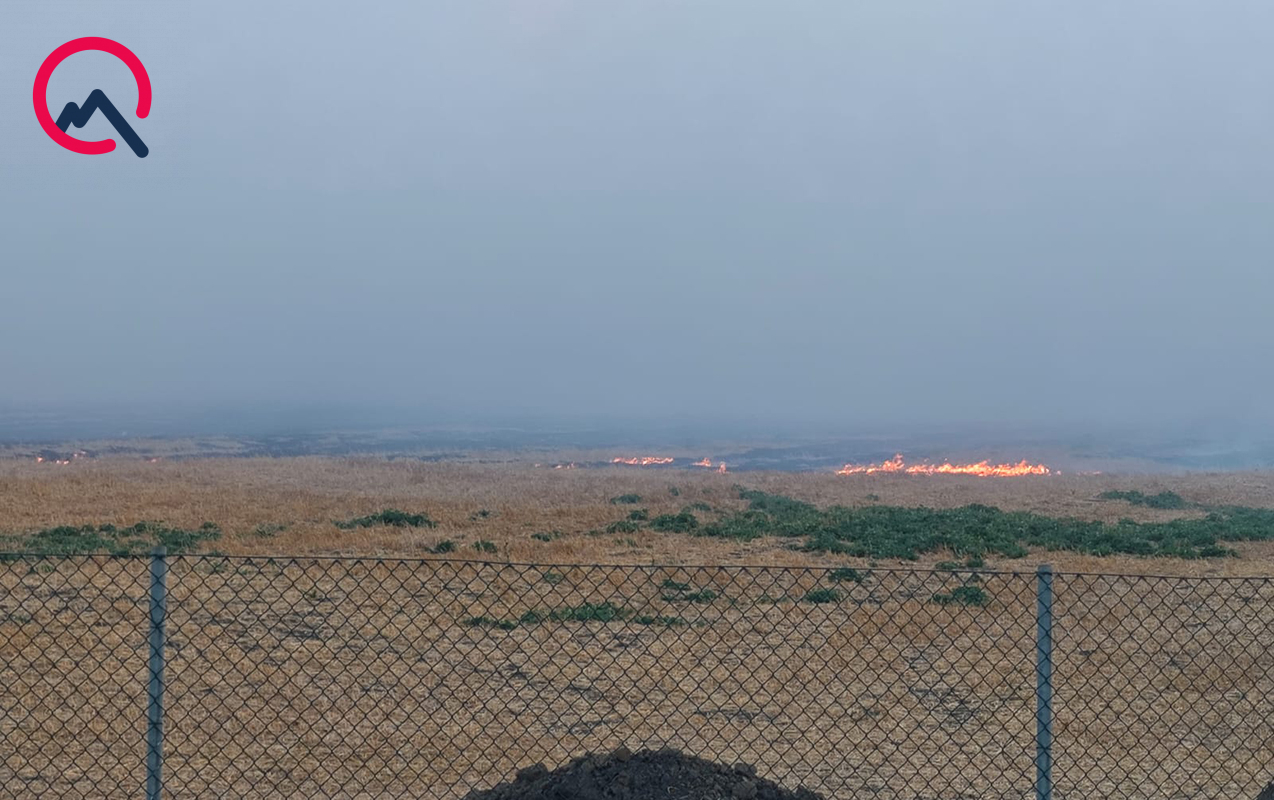 zibil-poliqonunda-baslayan-yangin-ekin-sahelerine-kecdi