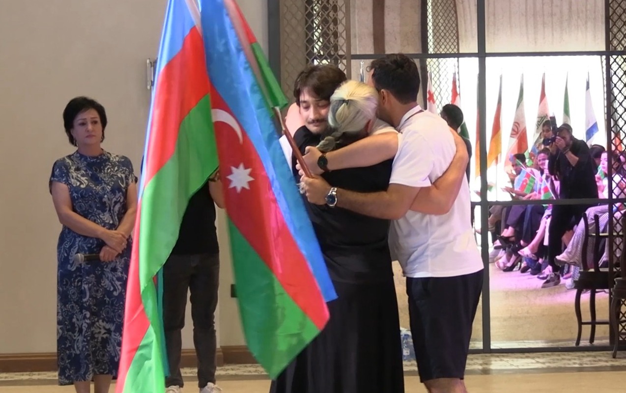 ele-bil-bu-gun-oglumu-qucaqladim