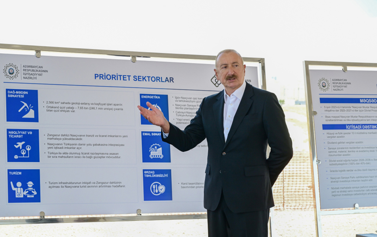 prezident-naxcivanda-yeni-elektrik-avtobuslarina-baxdi
