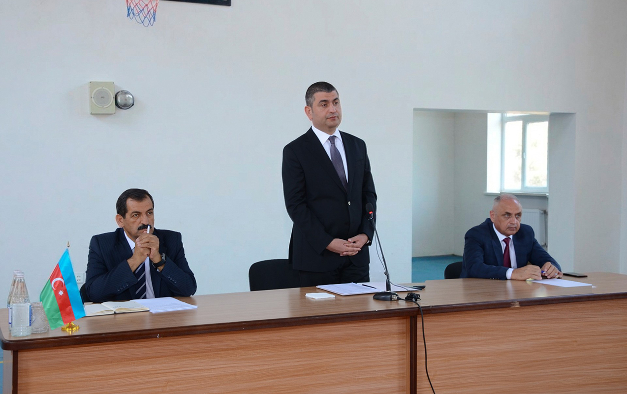 elsen-hesenli-kurdemirde-sakinlerle-gorusdu