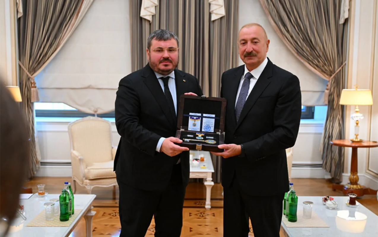 prezidente-irpin-seherinin-fexri-vetendasi-vesiqesi-teqdim-olundu