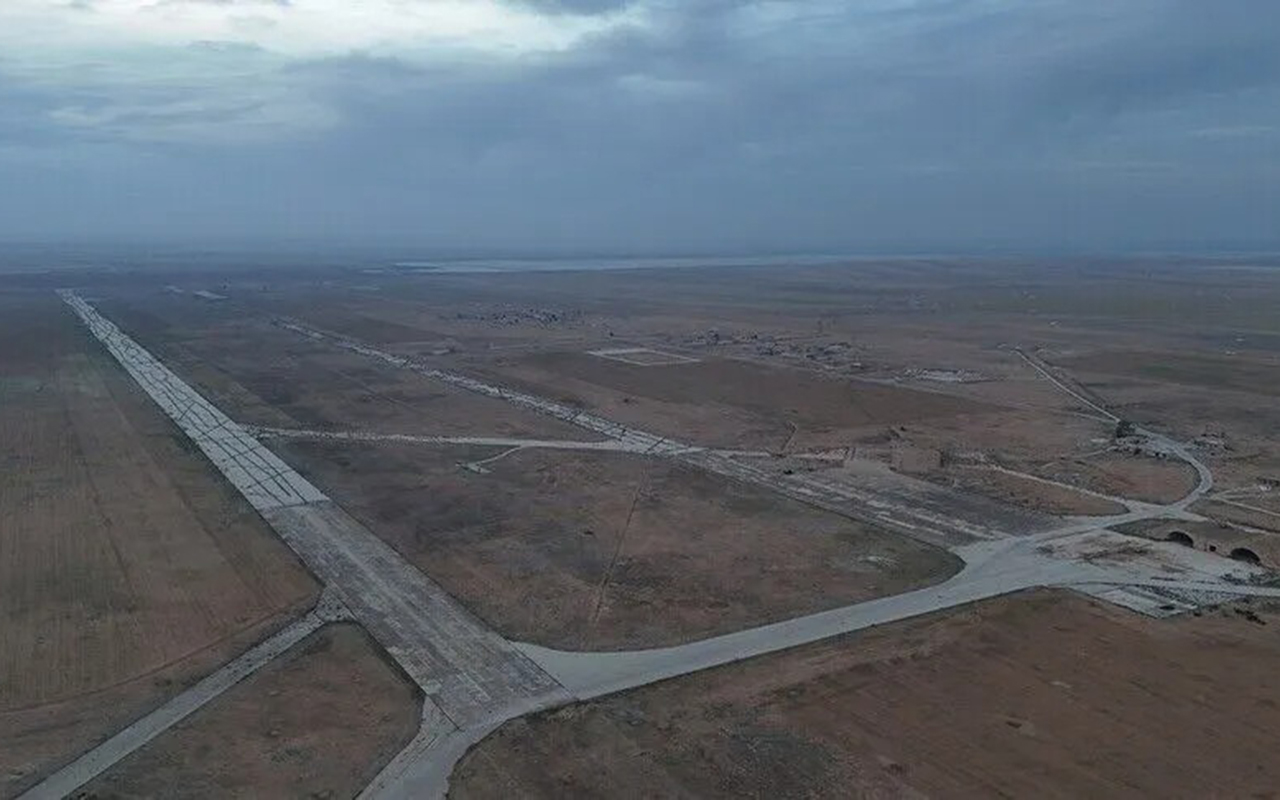 suriyada-herbi-aerodroma-zerbe-endirildi