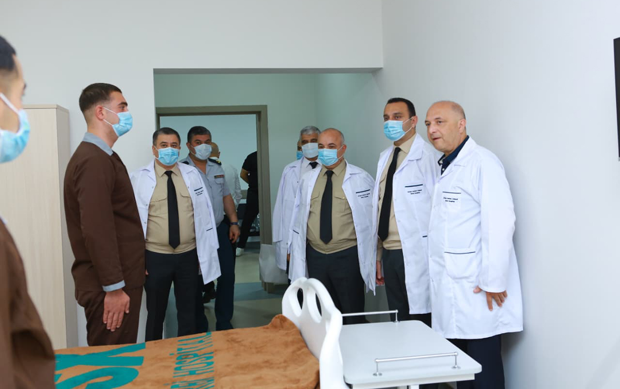 herbi-prokurorlugun-rehberliyi-dsx-nin-hospitalini-ve-herbi-hisselerini-ziyaret-etdi
