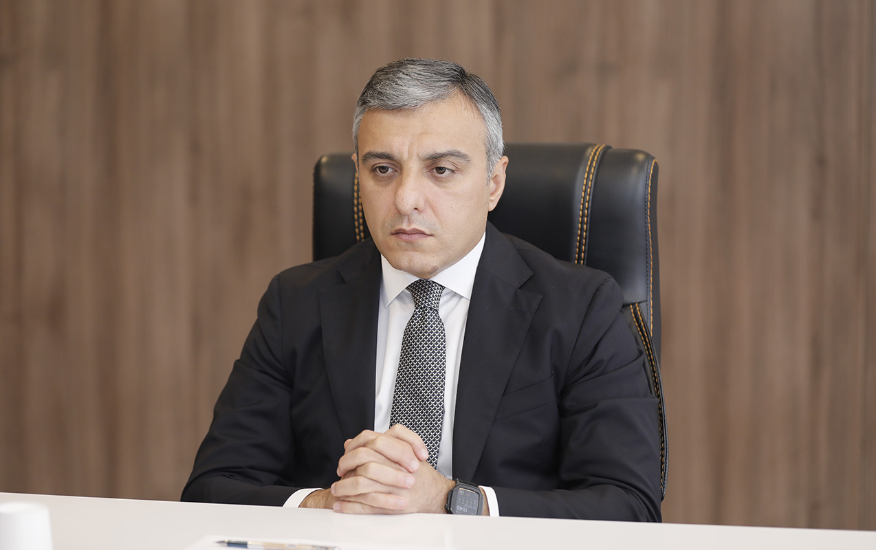aayda-sedri-onu-ozune-musavir-teyin-etdi