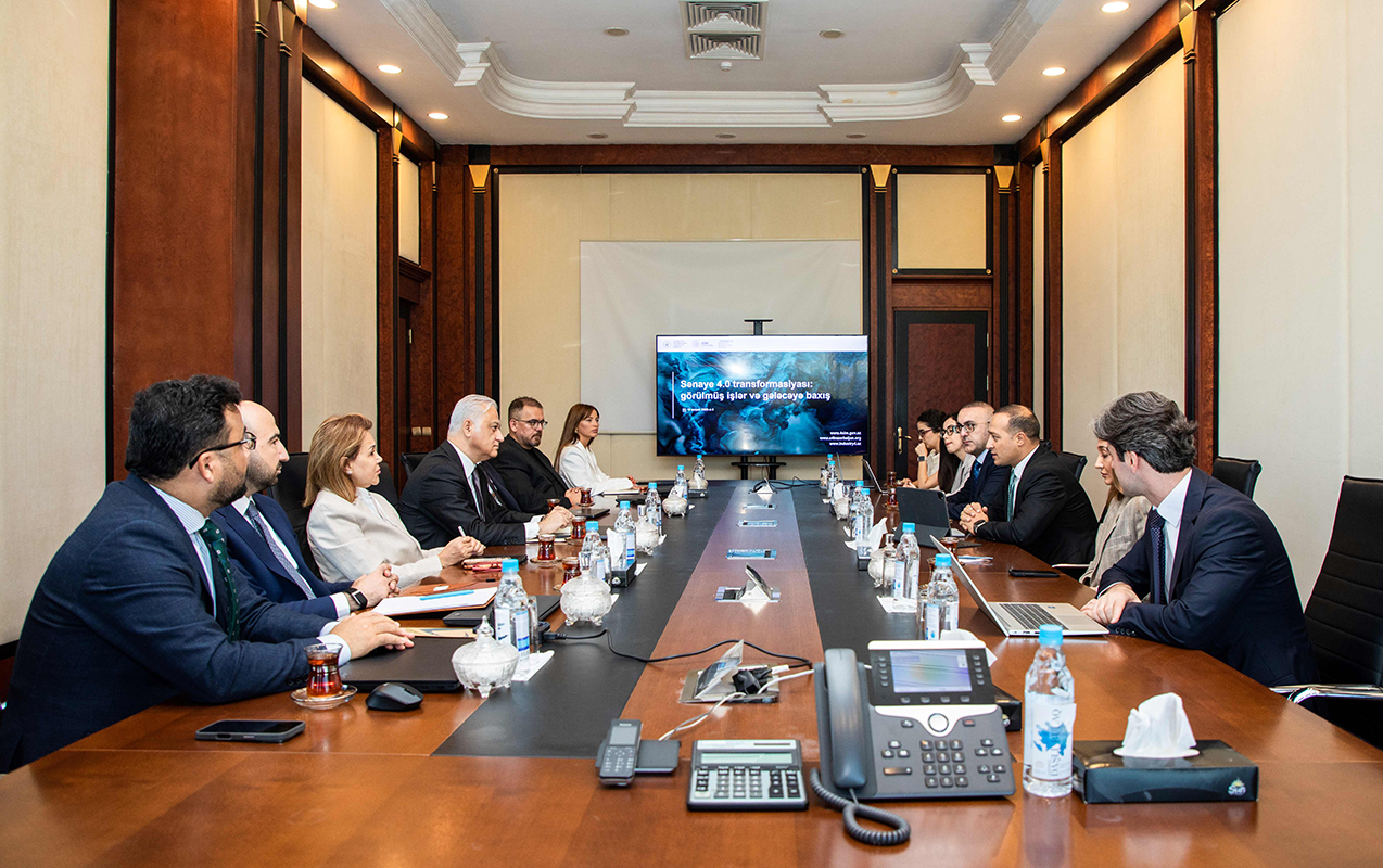 4sim-ve-azersun-holdinq-arasinda-emekdasliq-muzakire-olundu