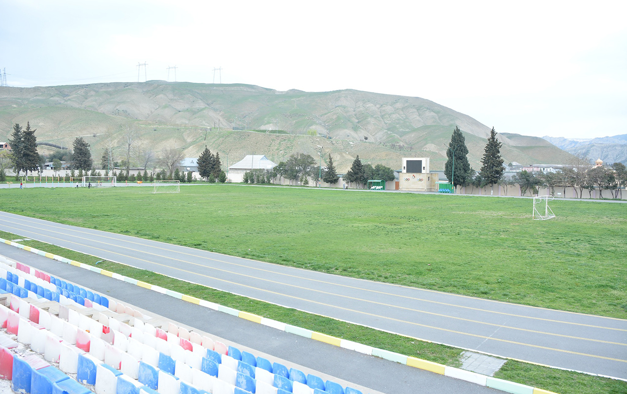 stadionda-idman-ederken-oldu