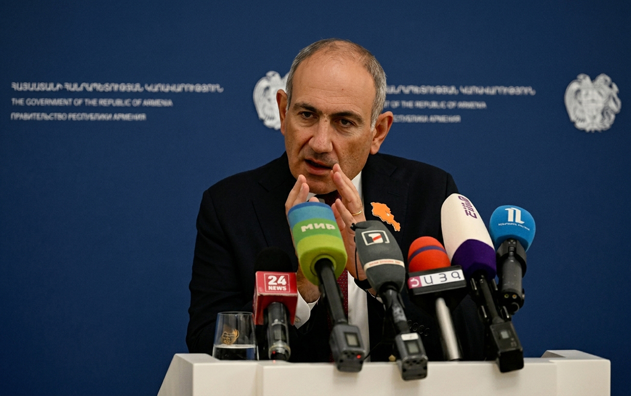 ermenistan-turkiye-ve-naxcivana-geden-demir-yolunu-ozu-cekecek