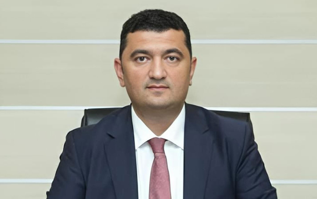 green-card-uddugundan-erize-yazaraq-vezifesinden-gedibmis