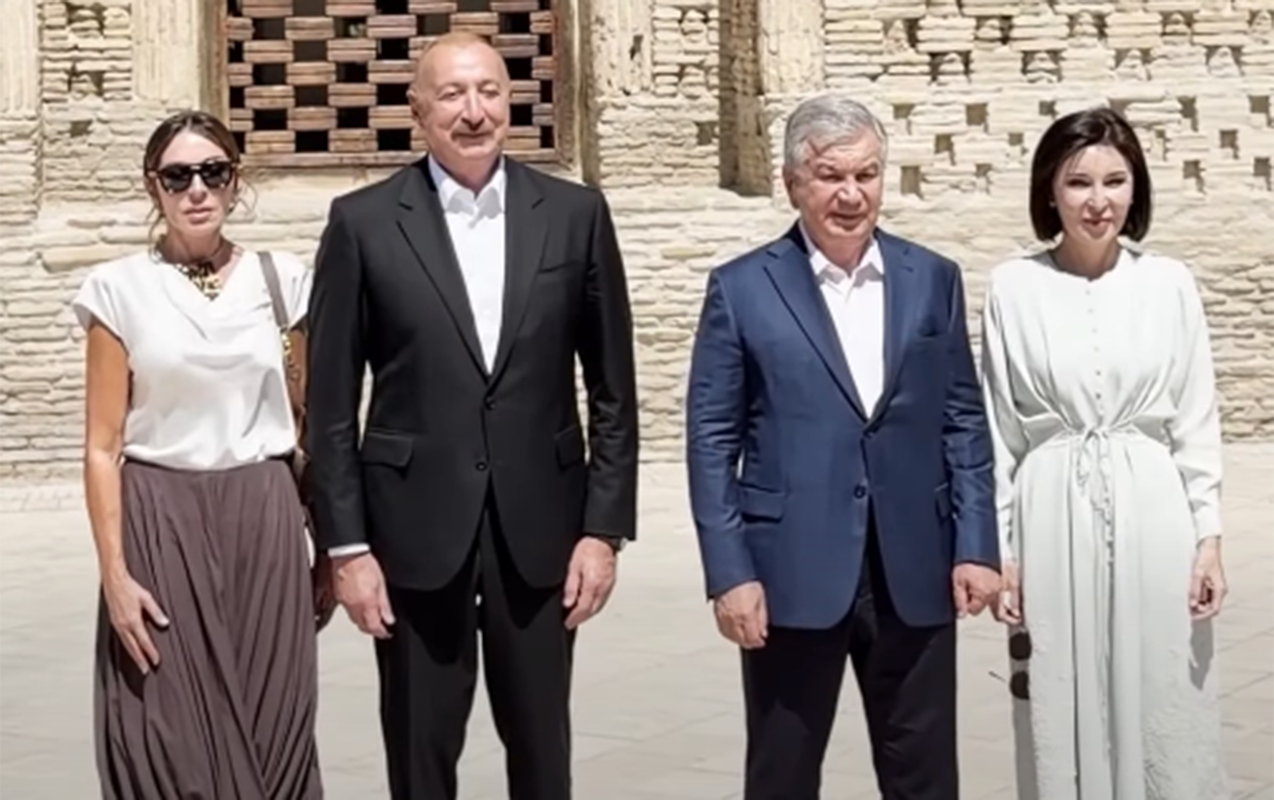 prezidentler-xanimlari-ile-buxarani-gezdiler