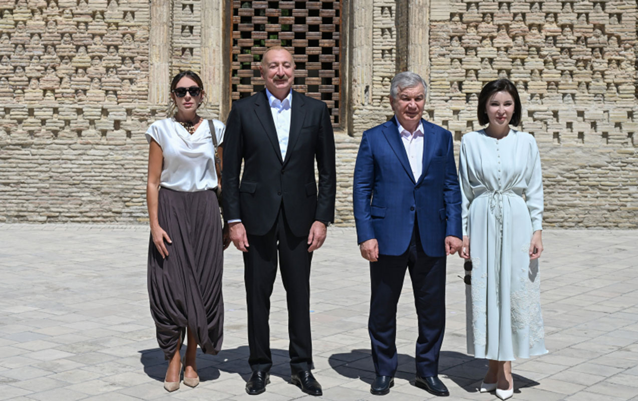 prezidentler-xanimlari-ile-buxarani-gezdiler