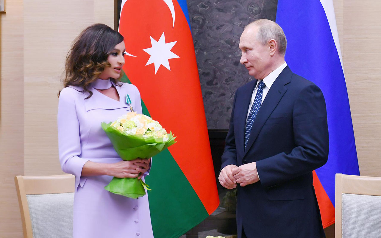 putin-mehriban-eliyevani-tebrik-etdi
