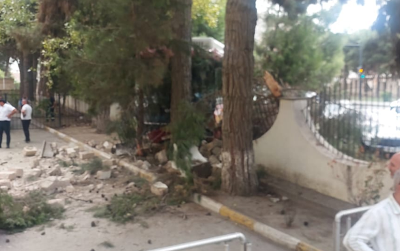 bakida-marsrut-avtobusu-3-masini-ezib-hasara-cirpildi
