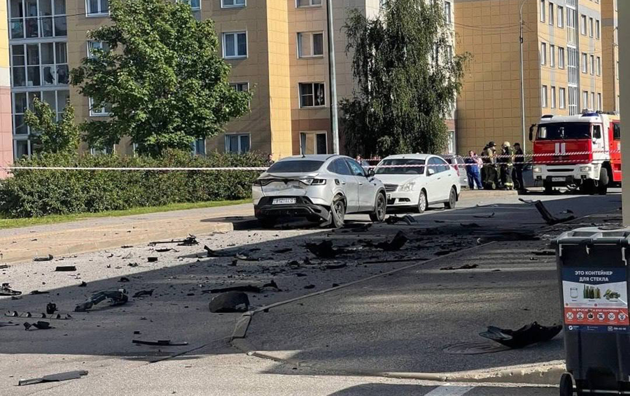 sankt-peterburqda-avtomobil-partladildi