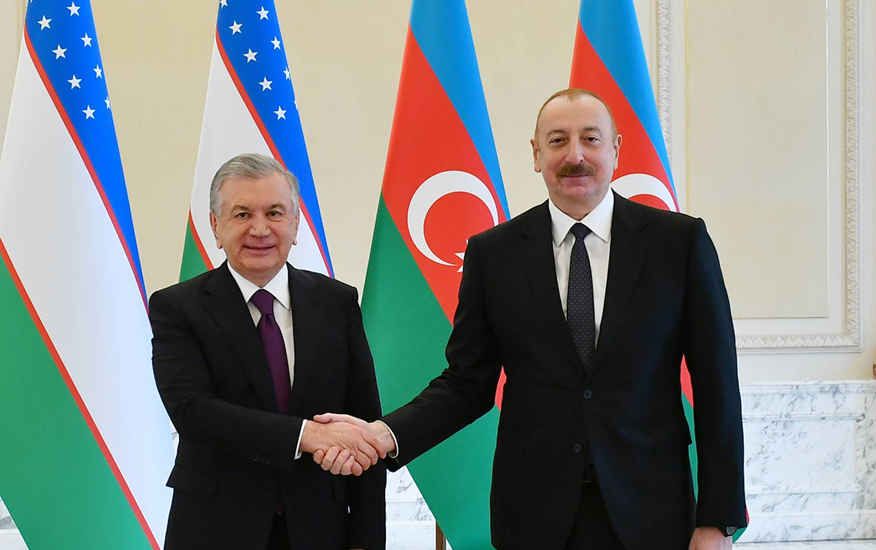 eliyev-mirziyoyevi-tebrik-etdi